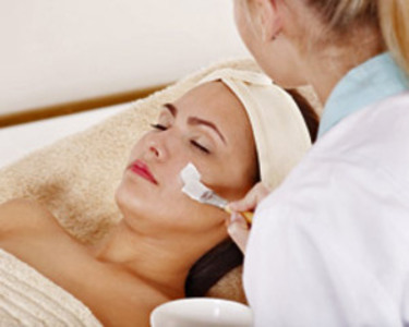 What Are The Benefits of Being An Esthetician?